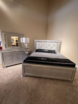 4 Pcs King Bedroom Set