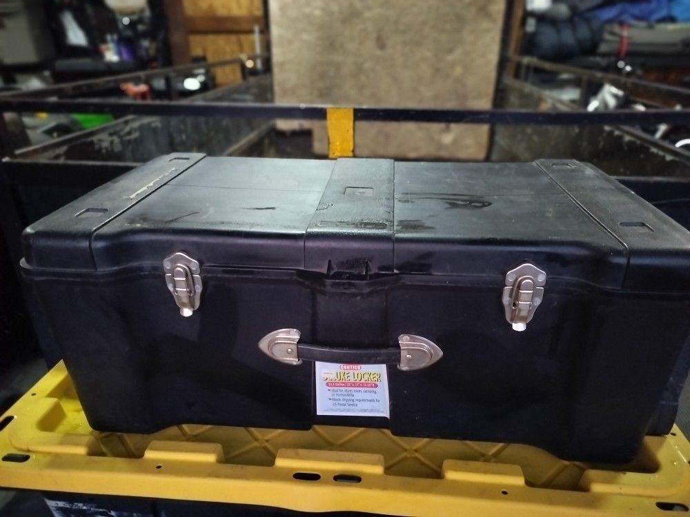 Plastic Footlocker 23 Gallon 