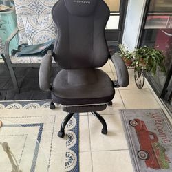 Gaming chair