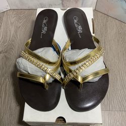 WILD ROSE size 6 Gold Metallic & Crystal Flat Sandals NIB Casual