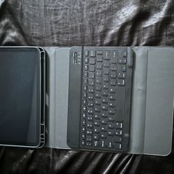 Apple iPad, Keyboard And Case