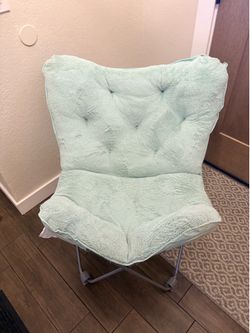 Comfortable teen/tween fuzzy foldable cozy chill out chair