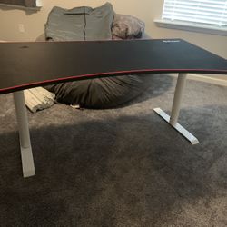 Arozzi Gaming Desk 