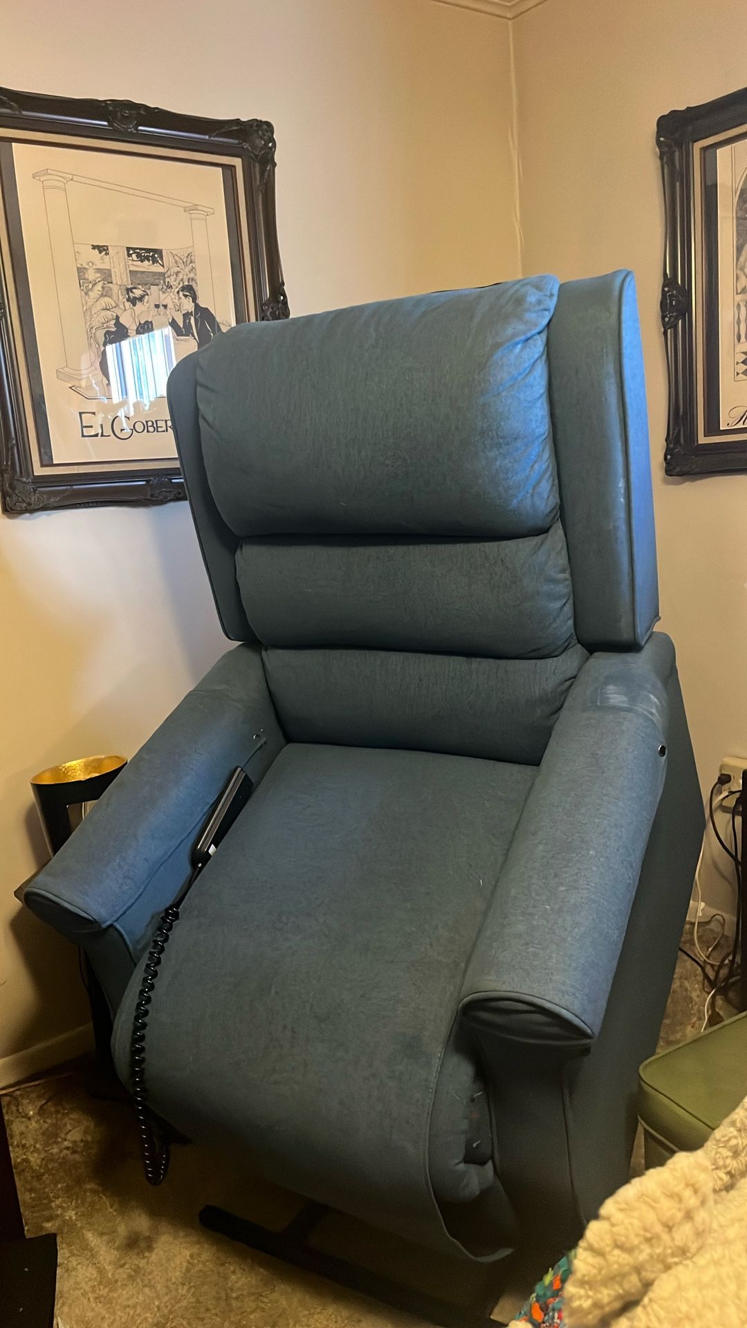 Remote Controlled Recliner And Power Lift Chair