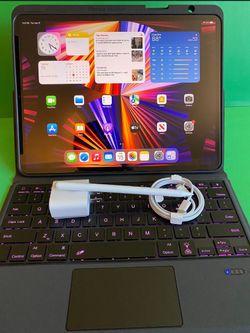 Apple IPad Pro 12.9” 5th Generation (M1 chip/ Face ID/2021) 128GB with pen, keyboard & Accessories