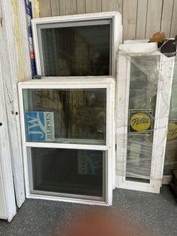 JELD-WEN V-2500 Window 4’ Wide 3’ Tall.  