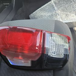 16-21 Toyota Tacoma Driver Side Tailight