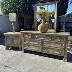 Dresser Set