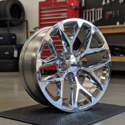 Chrome Snowflake ​ Maximum Shine, Classic Style. ​Full mirror-chrome finish on the iconic Snowflake design.  ​Best For Show-stoppers. If you want to b