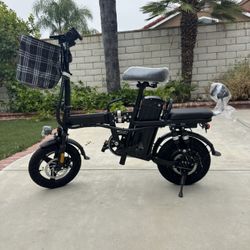 Folding electric bicycle