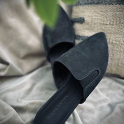 Like New Italian Made  JENNI KANYE Black Suade Slingbacks