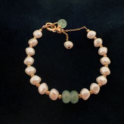 Vintage-style Faux Pearl Bracelet