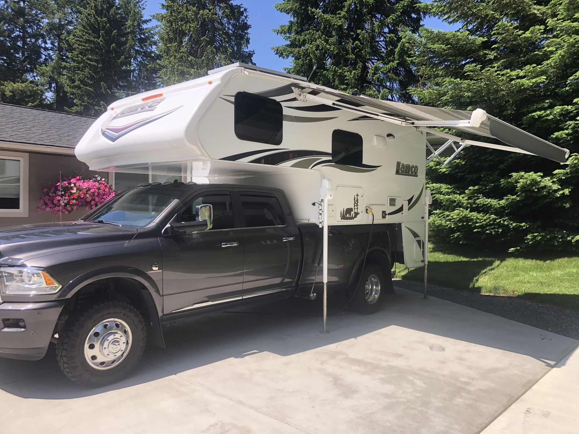 2018 Lance Truck Camper 995