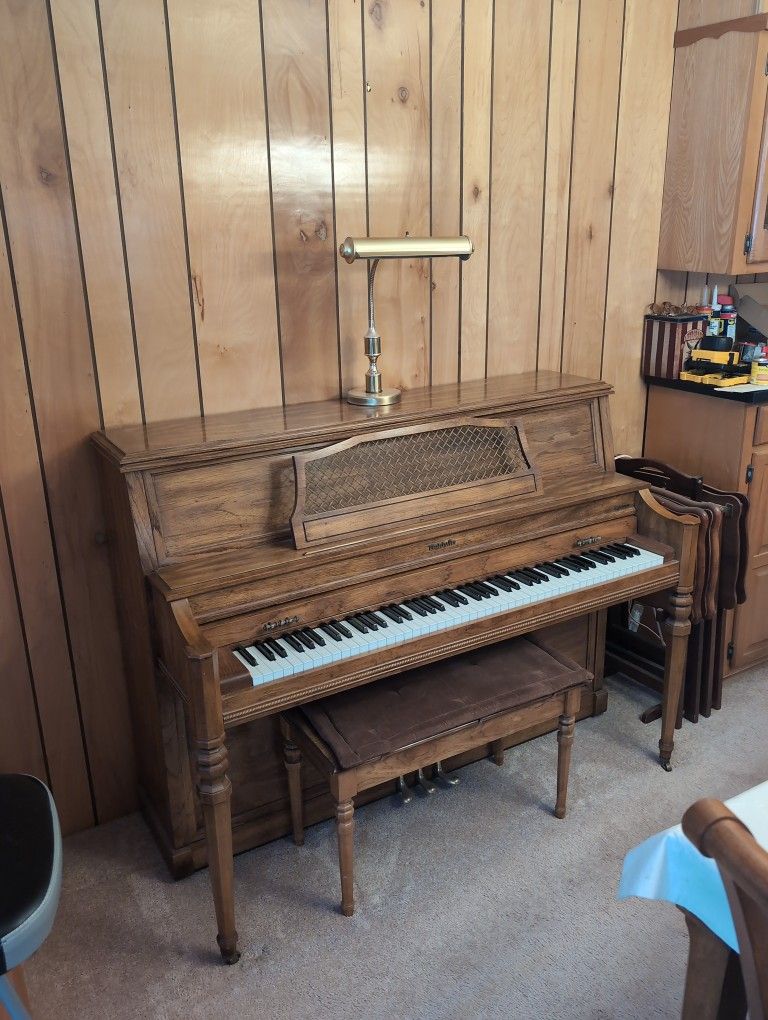 Baldwin Piano Upright Hamilton Model