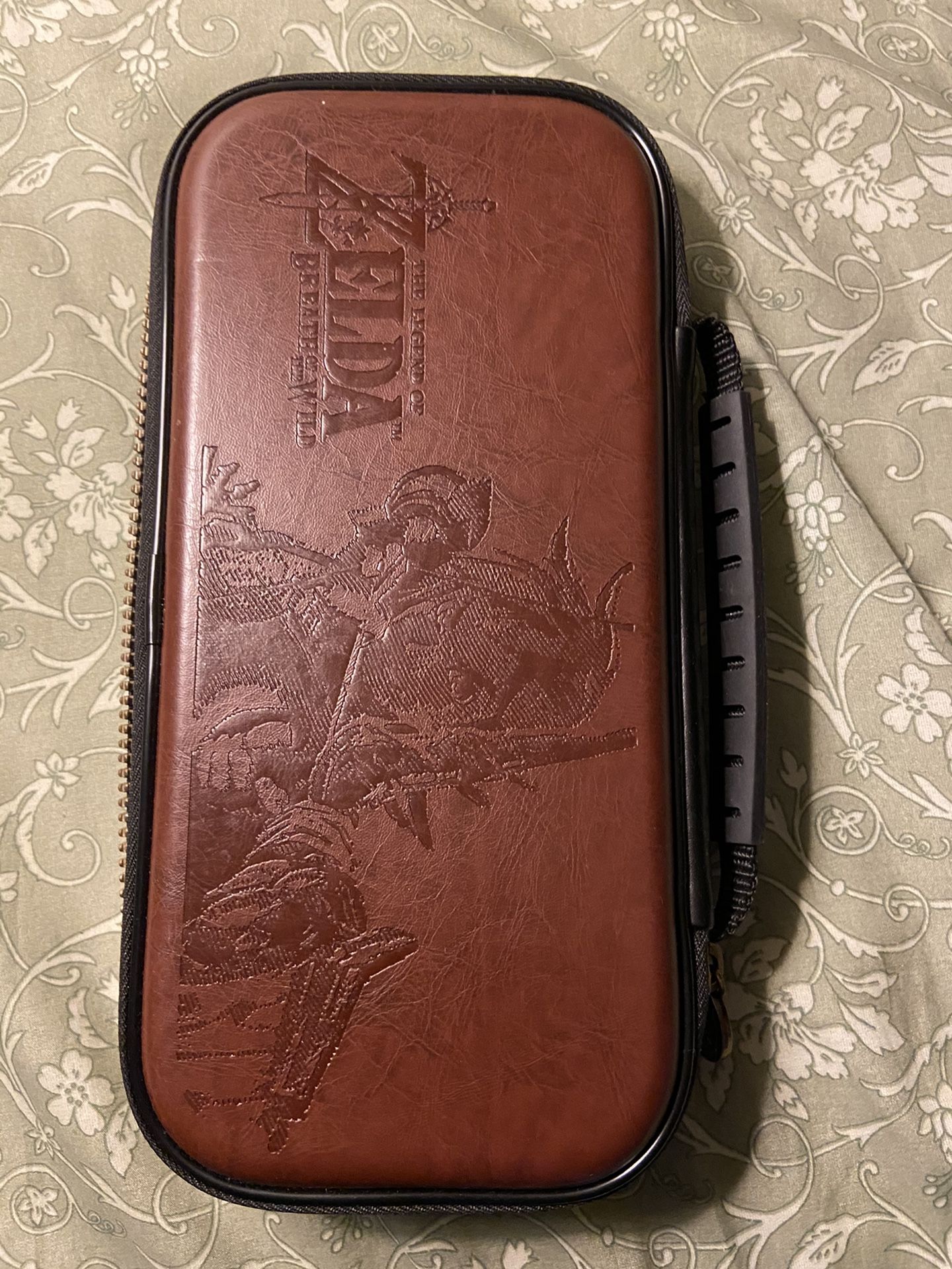 Case for Nintendo Switch ( Zelda themed and comes with 8 game cases and 2 set cases)