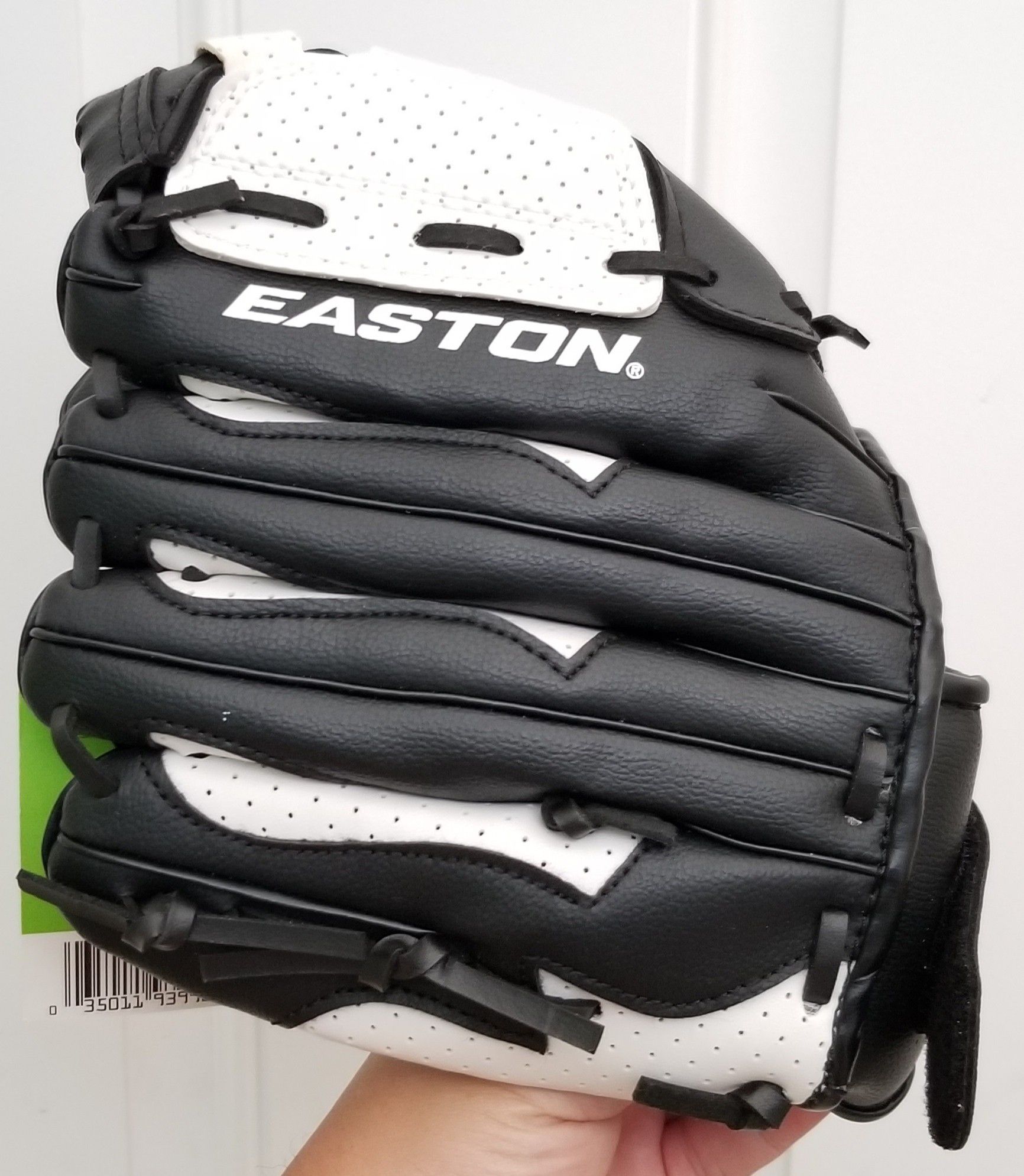 Brand New Easton Youth Fast Pitch Softball Glove (RH) for sale $15