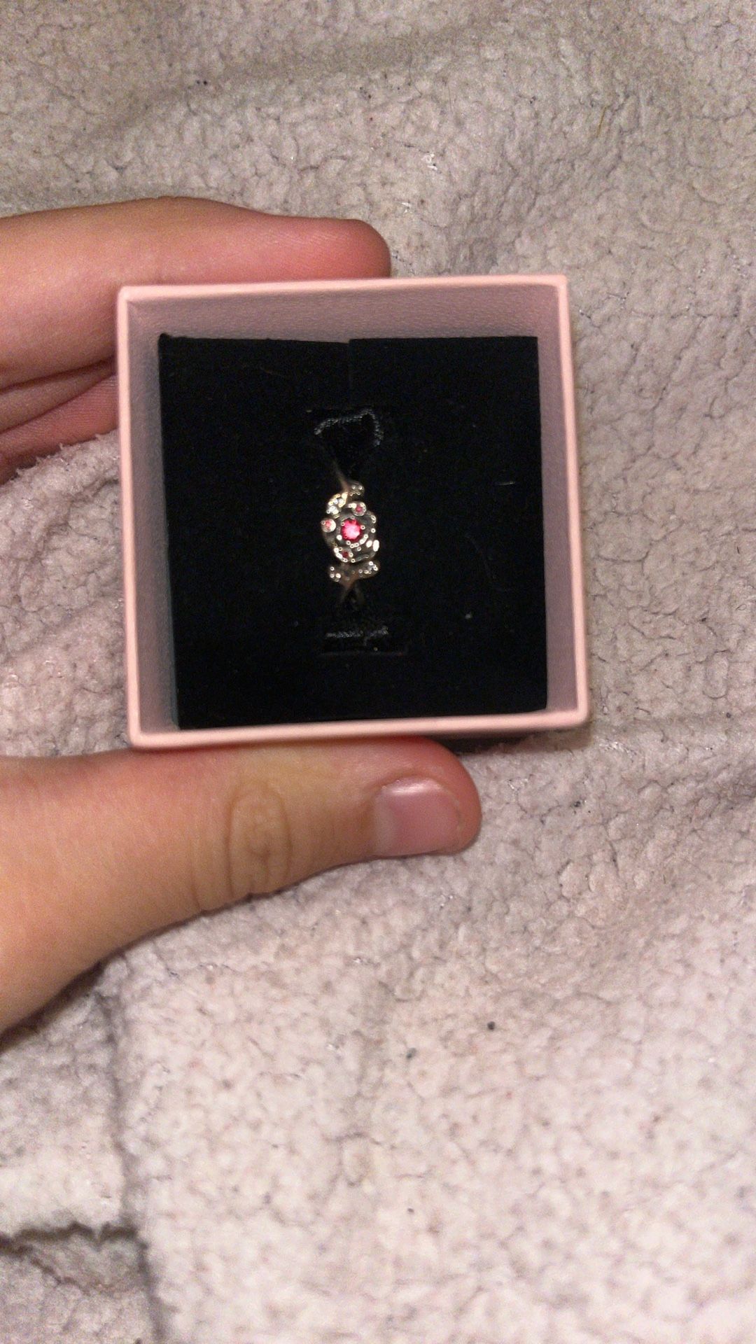 Pandora Ring Size 4 120$