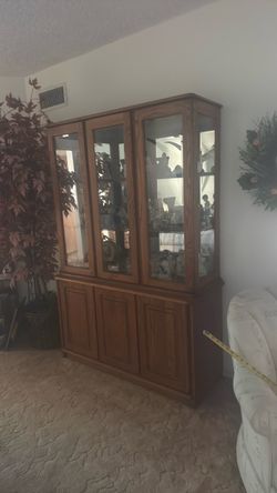 Curio cabinetr