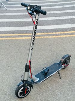 Electric scooter run fast 25mph new condition come with charger full working nothing wrong with scooter