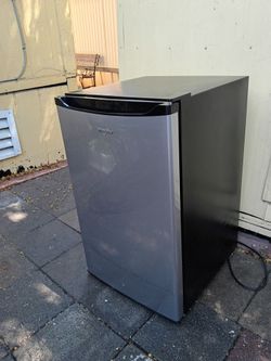 Whirlpool mini refrigerator