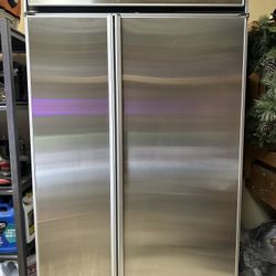 Sub Zero Refrigerator $500