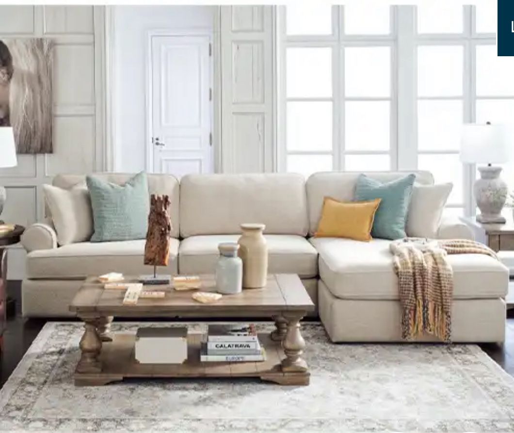 La-z-boy L shaped Extremely Comfortable & Clean Large Couch in Great Condition.Original Retail $4000