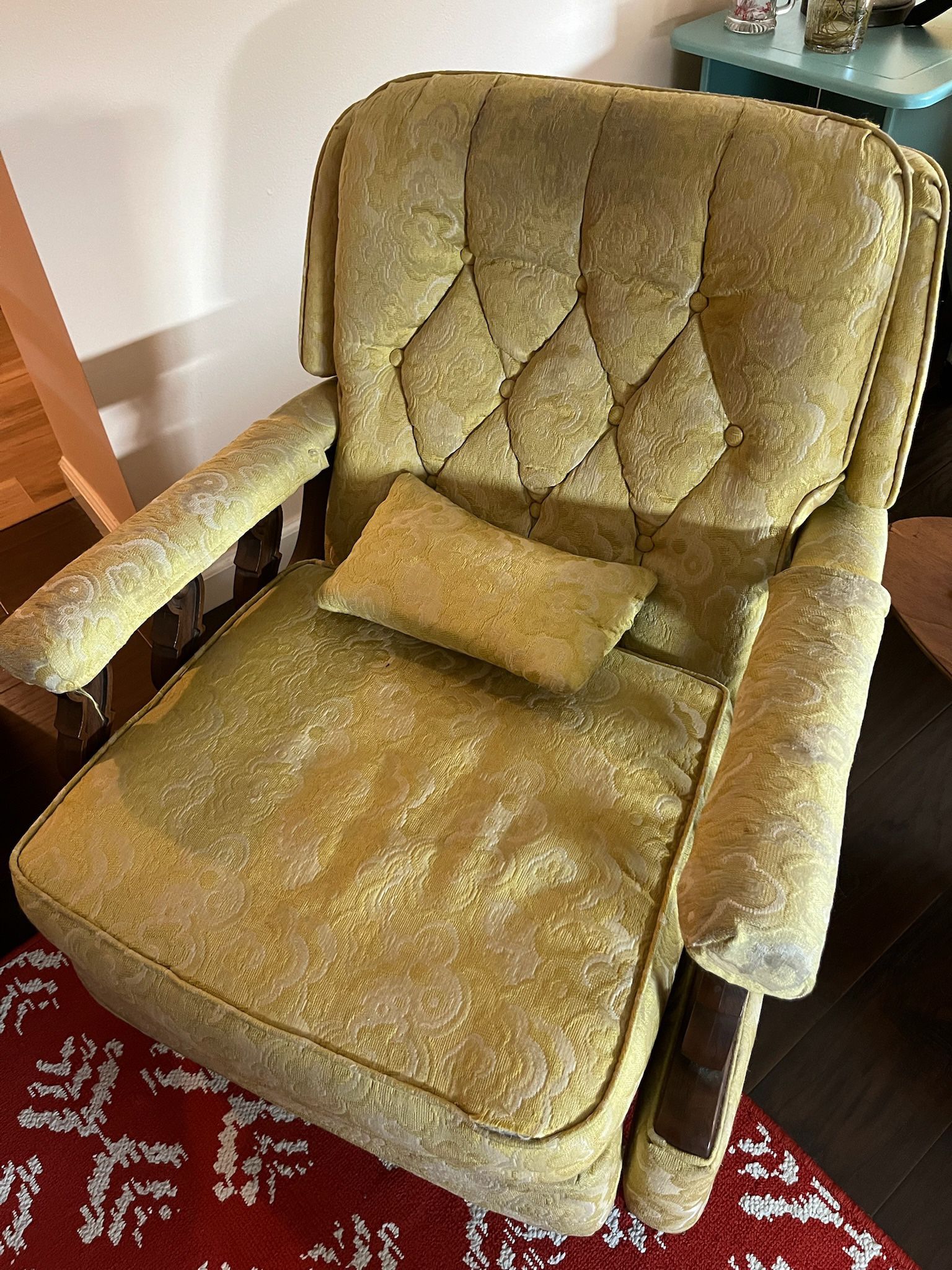 Comfy Vintage Recliner Chair 