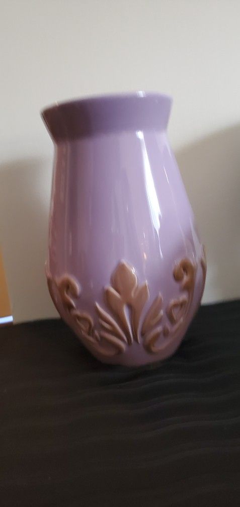 BEAUTIFUL ORCHID VASE