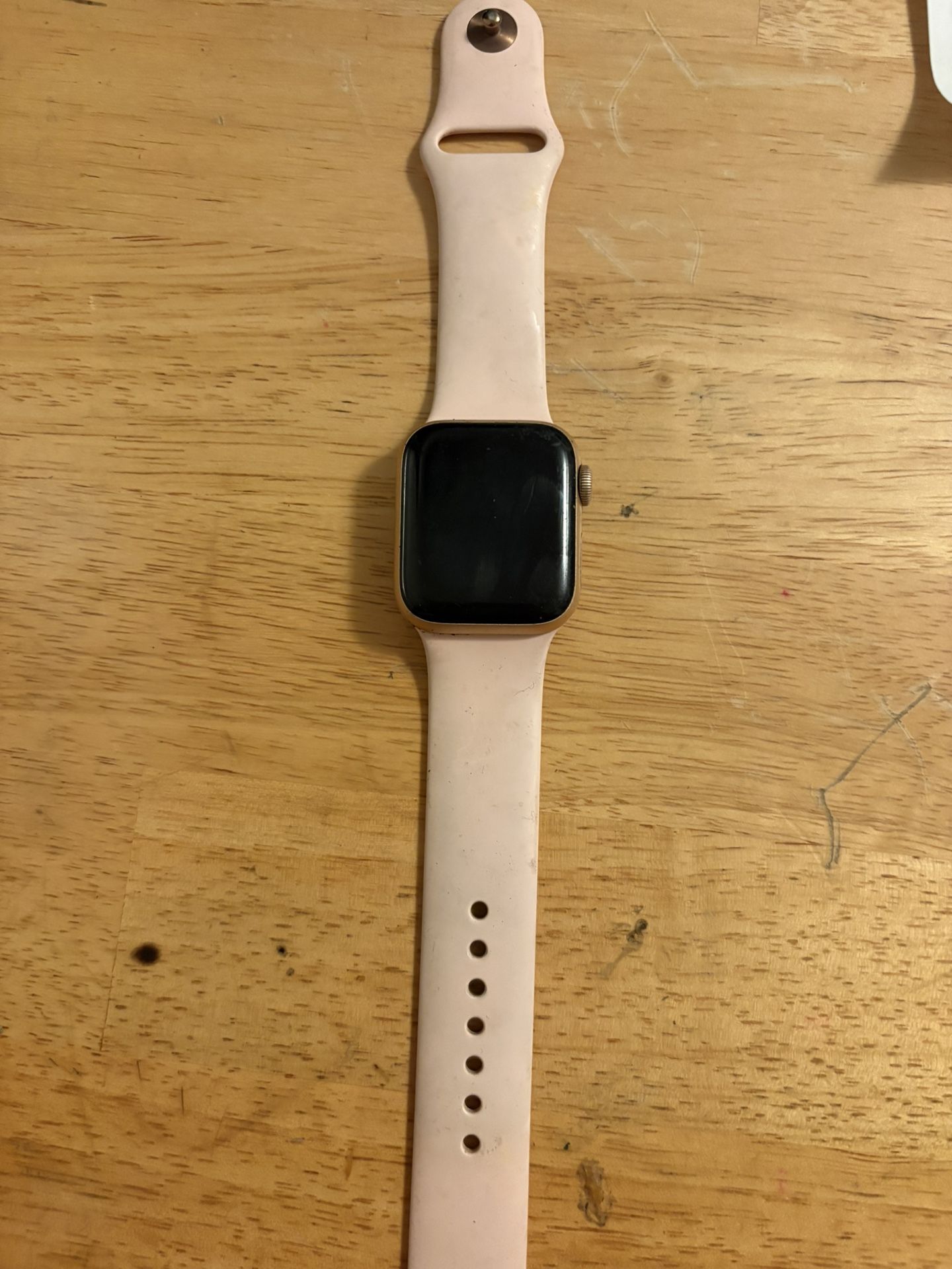 Apple Watch Series 4 40mm W/charger