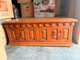 Vintage style wooden lift-top storage bench/coffee table