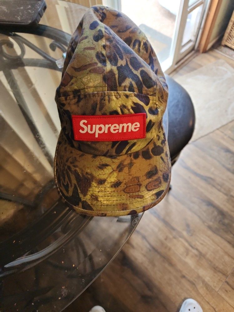 SUPREME CAMO HAT