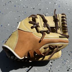 Easton Youth Baseball Glove 