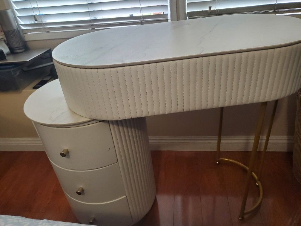 Vanity/Desk