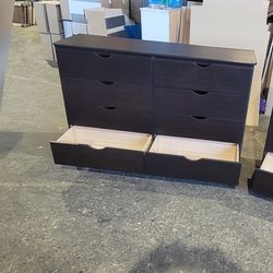 Eight drawers dresser with rails