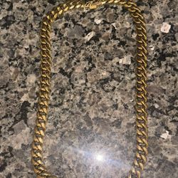 GLD 18k GOLD PLATED CHAIN WITH BOX AND BAG 