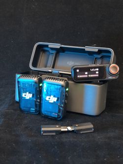 DJI Mic 2 2-Person Compact Digital Wireless Microphone System/Recorder for Camera & Smartphone (2.4 GHz)