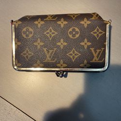 Rare Vintage Louis Vuitton Kiss Lock Cosmetic Case