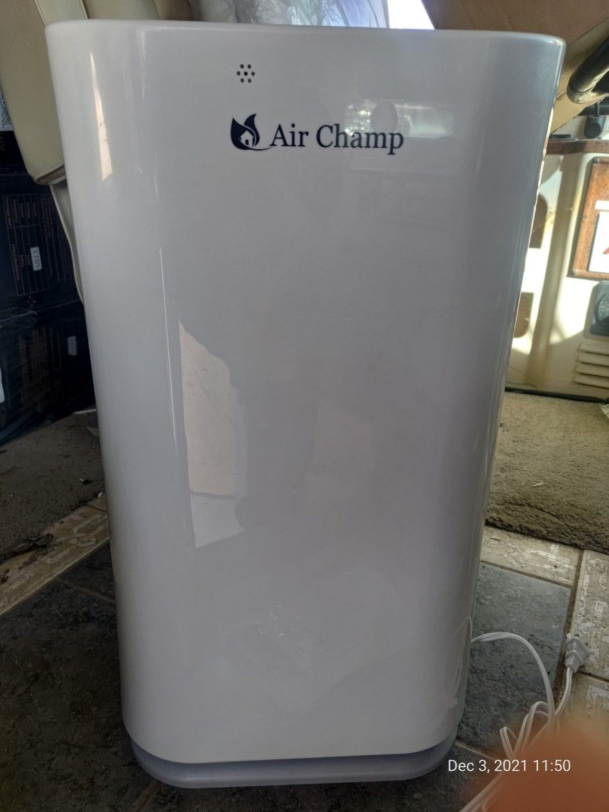 Brand New Open Box HEPA-13 Air Purifier. UV-C & Negative Ions Function.