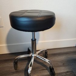 Adjustable height stool upgraded wheels
