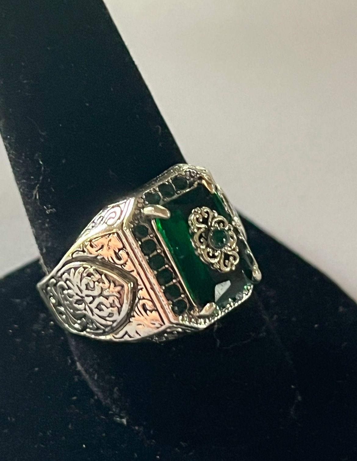 Emerald And Silver Men’s Ring