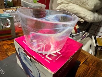 Ulrica Hydman-Vallien Art Glass Bowl