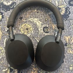 Sony WH-1000XM5 Noise Canceling Headphones – Excellent