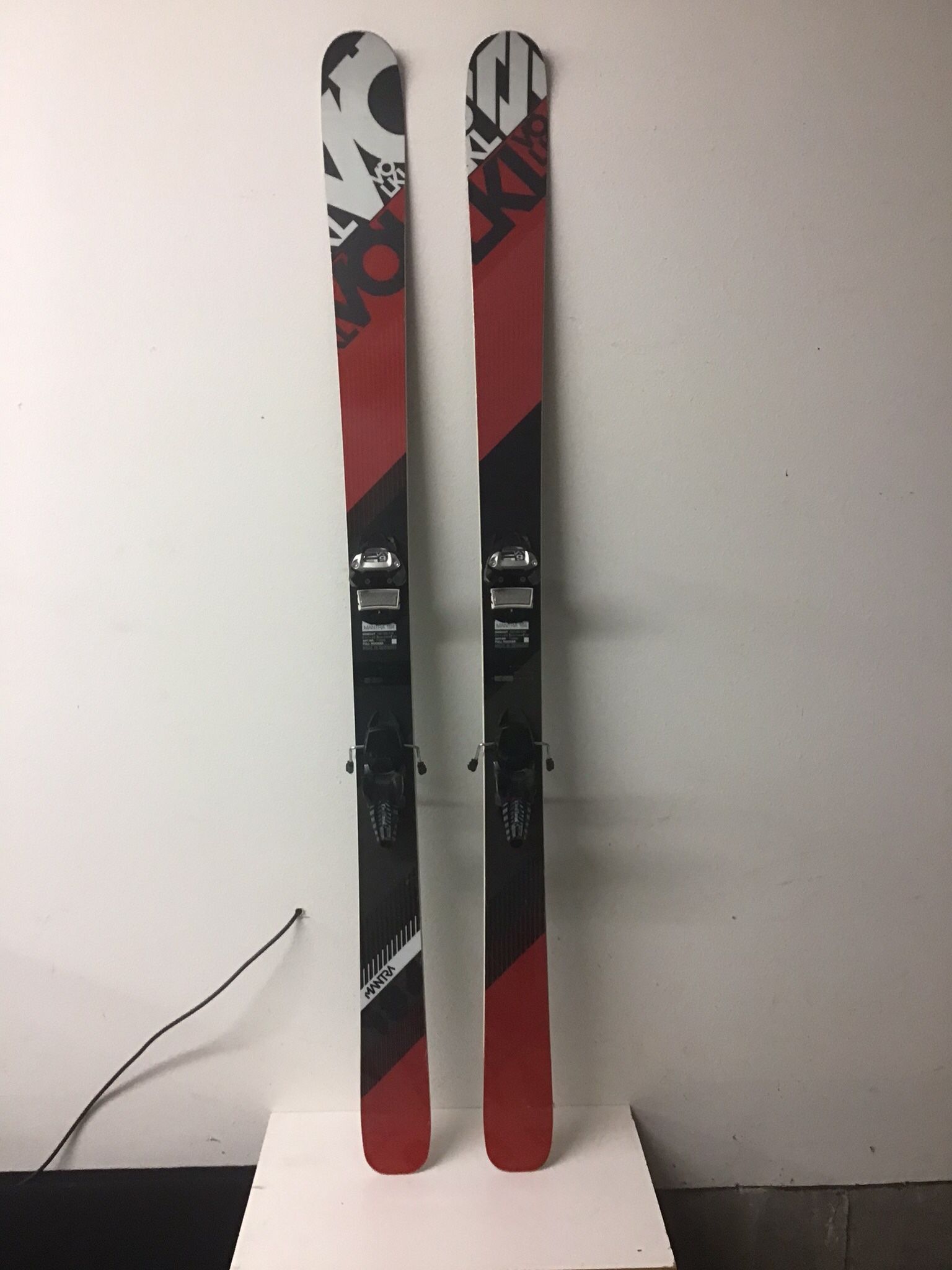 VOLKL Mantra Skis, 184cm w/ Marker Griffen Bindings
