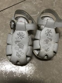 White sandals size 6 toddler $6