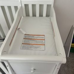 Beautiful Crib Very Good Condition