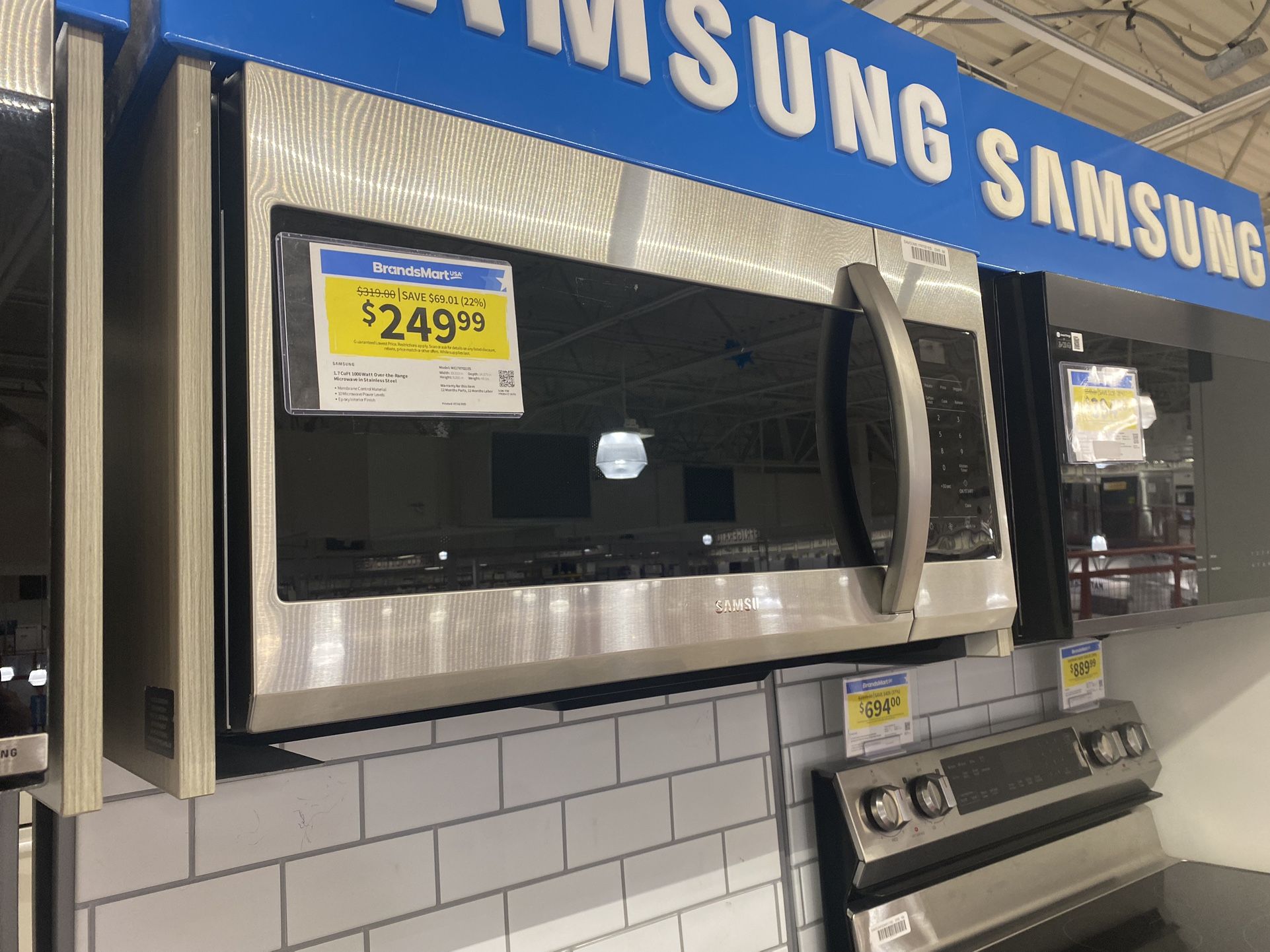 Samsung Microwave.    New