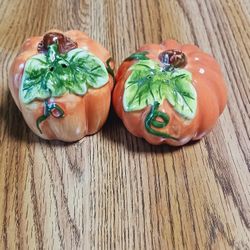 Pumkin Salt An Pepper Shaker Set