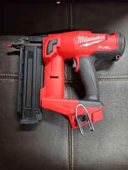 Milwaukee M18 FUEL 18 Gauge Brad Nailer (Tool-Only)