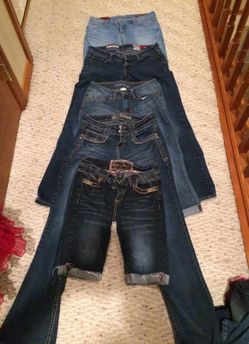 Lot size 4 women's jeans crop jeans n shorts