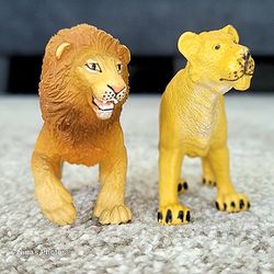 2 VTG Safari 1(contact info removed) 5.5" Lion 6" Lioness Toy Figure Hard Rubber China Lot Set